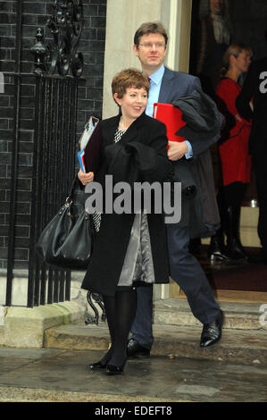 Londres, Royaume-Uni, 6 janvier 2015, la Baronne Stowell de Beeston en dehors de 10 Downing Street que le gouvernement a tenu son premier Conseil des ministres de la nouvelle année avec une élection à l'horizon. © JOHNNY ARMSTEAD/Alamy Live News Crédit : johnny Banque D'Images