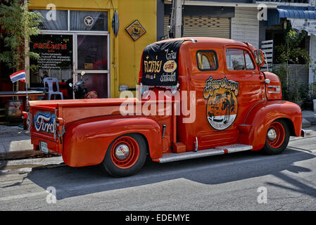 Camionnette Ford F6 vintage. Rénové et personnalisé vintage 1950 Ford F-6 camion de ramassage Banque D'Images