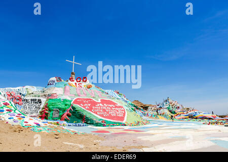La Montagne du salut, Leonard Knight à grande échelle de la pièce d'art populaire religieux, Niland, Imperial County, Californie, USA Banque D'Images