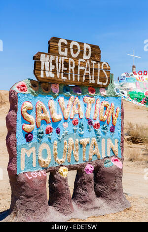 La Montagne du salut, Leonard Knight à grande échelle de la pièce d'art populaire religieux, Niland, Imperial County, Californie, USA Banque D'Images