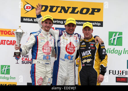 Podium (l-r) Sam Tordoff (GBR) MG MG économiser carburant Clubcard KX6 GT, Jason Plato (GBR) MG MG économiser carburant Clubcard KX6 GT, Adam Morgan Banque D'Images