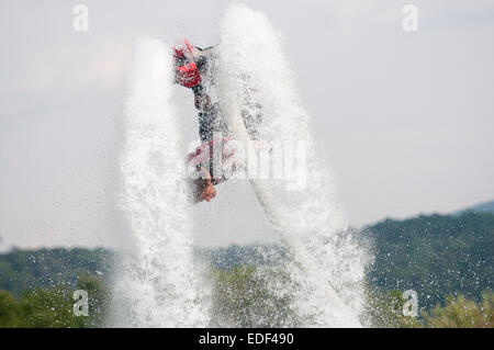 Flyboarding à Valle de Bravo, Estado de México, México. Banque D'Images