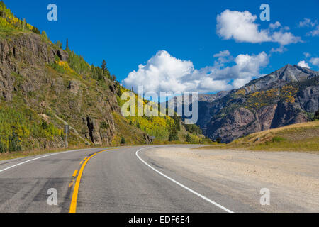 550 route de San Juan Skyway Scenic Byway également connu sous le nom de millions de dollars et l'autoroute entre Ouray Silverton au Colorado Banque D'Images