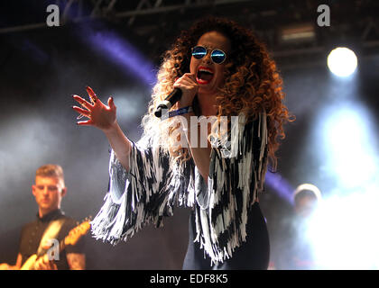 Le premier jour du festival sans fil à Finsbury Park à Londres - Vendredi 4 juillet 2014 Comprend : Ella Eyre Où : London, Royaume-Uni Quand : 04 Oct 2014 Banque D'Images