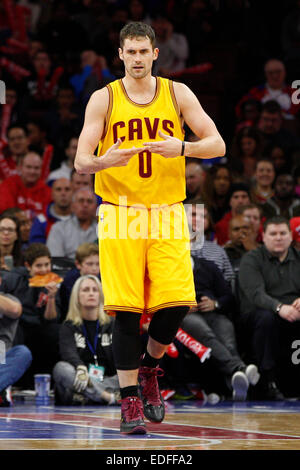 5 janvier 2015 : Cleveland Cavaliers de l'avant Kevin Love (0) réagit au cours de la NBA match entre les Cleveland Cavaliers et les Philadelphia 76ers au Wells Fargo Center de Philadelphie, Pennsylvanie. Les Philadelphia 76ers a gagné 95-92. Banque D'Images