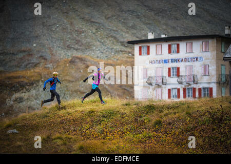 Le trail running, Furka, Suisse Banque D'Images