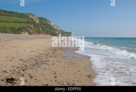 La plage de sable et galets à Branscombe bouche sur la côte sud du Devon, à l'Est, vers la tête de la bière Banque D'Images