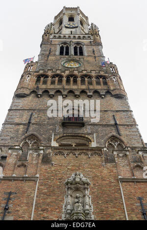 Belfort ou beffroi de Bruges, datant de 1240. Place du marché, Bruges, Flandre occidentale, Belgique, Europe. Banque D'Images