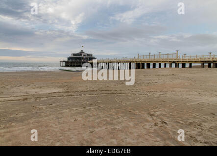 Le seul quai de Belgique, avec plage de sable. Bruges, Flandre occidentale, Belgique, Europe. Banque D'Images