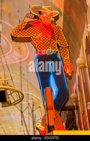 Vic Vegas neon cowboy, Fremont Street Experience rue piétonne, Las Vegas, Nevada, USA Banque D'Images