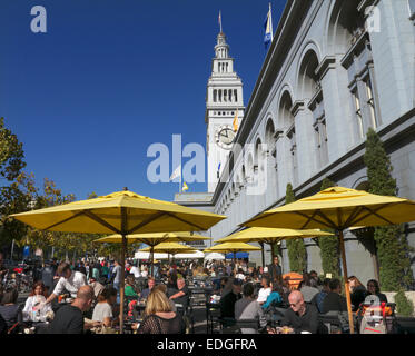 FERRY BUILDING Alfresco Restaurant automne restauration pour le marché 'bar' Ferry Building restaurant Embarcadero San Francisco California USA Banque D'Images