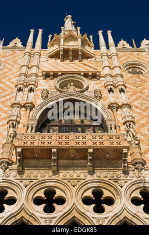 Détail de l'architecture des palais des Doges à Piazza San Marco à Venise Banque D'Images