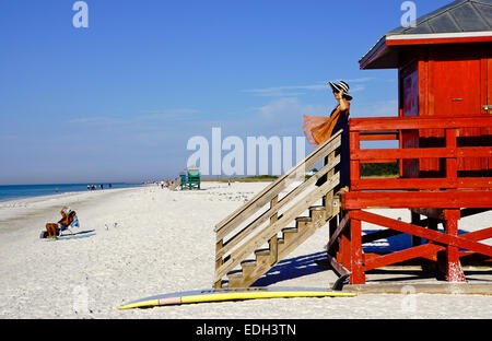 Siesta Key Beach lifeguard tower à Sarasota, Floride. Banque D'Images