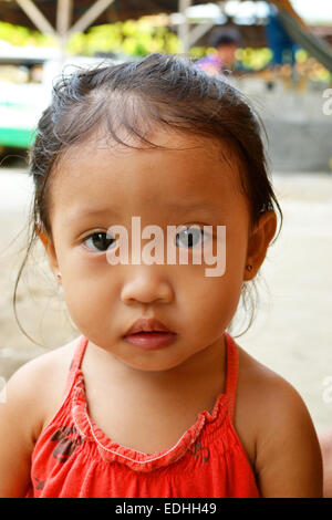 Un portrait de belle asiatique petite fille aux yeux innocents Banque D'Images