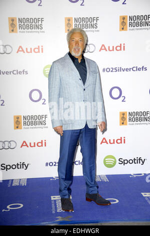 L'Nordoff Robbins Silver Clef Awards 2014 tenue à l'hôtel Hilton Park Lane - Arrivées comprend : Sir Tom Jones a Où : London, Royaume-Uni Quand : 04 Oct 2014 Banque D'Images