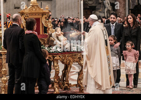 La Messe de l'Epiphanie - Le pape François Banque D'Images