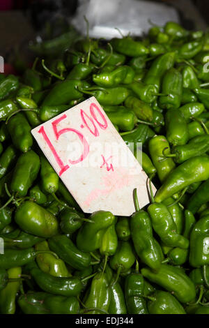 L'Ile Maurice, Quatre Bornes, Marché, piments verts à vendre Banque D'Images