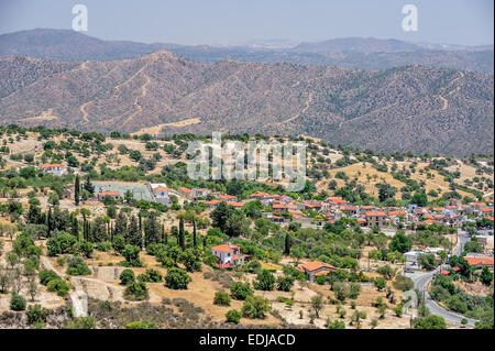 Paysage rural et d'un petit village sur Chypre Banque D'Images