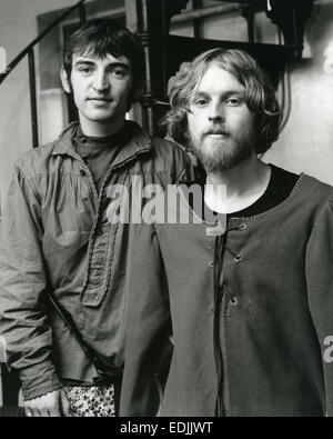 L'Incredible String BAND groupe pop écossais en 1968 avec Mike Heron à gauche et Robin Williamson Banque D'Images