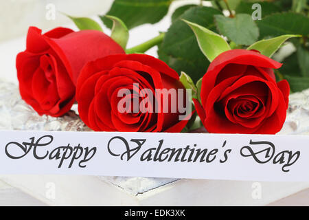 Happy Valentine's Day card avec trois roses rouges Banque D'Images