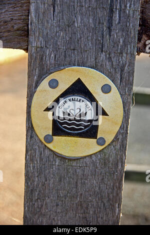 Ouse Valley Way sign on wooden post Banque D'Images