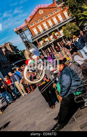 New Orleans Jazz Band jouant sur Chartres Street au coeur de la French Qtr de cette ville Banque D'Images