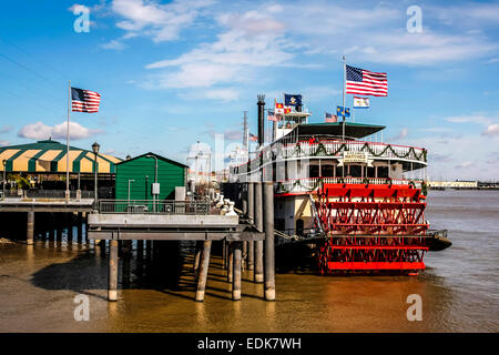 Le Mississippi steamboat 'Natchez' amarré à New Orleans LA Banque D'Images