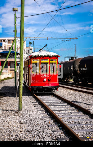 Tramway historique sur le bord de la rivière route de transit à New Orleans LA Banque D'Images