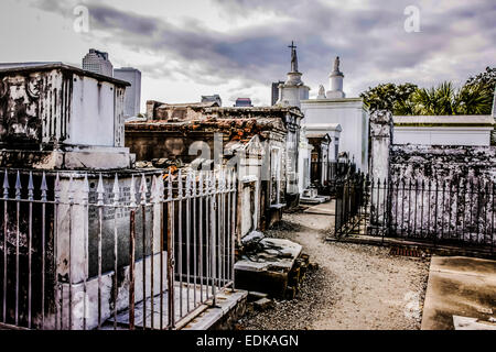 Les tombes de personnes au-dessus du sol à St Louis Cemetery No.1 à New Orleans LA Banque D'Images