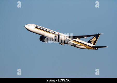 9V-SWG Singapore Airlines Boeing 777 312, Angleterre, Royaume-Uni Banque D'Images