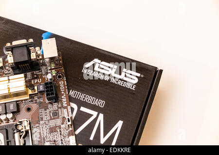 Une carte mère Asus H97M pour le 4e et 5e génération des processeurs Intel avec une socket 1150 Banque D'Images