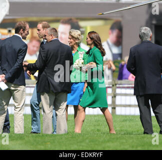 La famille royale britannique, assister à la cérémonie de départ du Tour de France, tenue à Harewood House, dans le Yorkshire. C'est seulement la deuxième fois le Tour a visité le Royaume-Uni. Avec : Kate Middleton,Catherine duchesse de Cambridge, le Prince William duc de Cambridge où : Banque D'Images