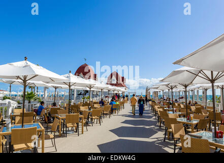 Un bar de piscine et un restaurant à l'hôtel del Coronado, Coronado Beach, San Diego, California, USA Banque D'Images