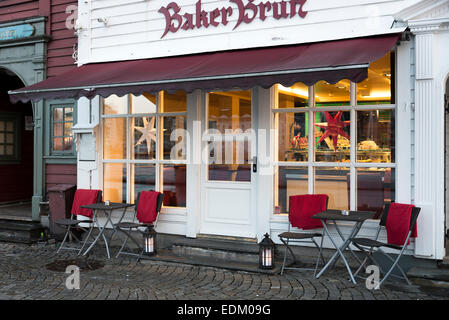 Shop fronts dans l'ancien quartier commercial de Bryggen à Bergen en Norvège Banque D'Images