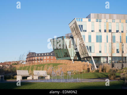 British Telecom Construction de South Shields avec fontaine à l'avant-plan North East England UK Banque D'Images