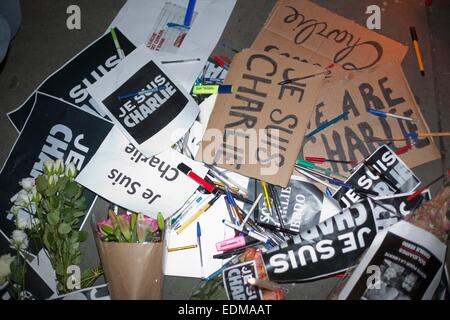 Londres, Royaume-Uni. 7 janvier, 2015. Une veillée a eu lieu à Londres ce soir, et dans d'autres villes du monde, en faveur des victimes de l'attaque au magazine français Charlie Hebdo dans lequel 12 personnes ont été tuées. Credit : Nelson Pereira/Alamy Live News Banque D'Images