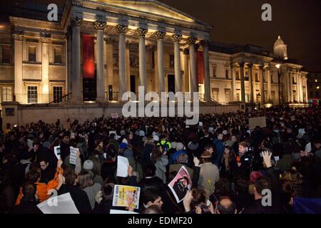 Londres, Royaume-Uni. 7 janvier, 2015. Une veillée a eu lieu à Londres ce soir, et dans d'autres villes du monde, en faveur des victimes de l'attaque au magazine français Charlie Hebdo dans lequel 12 personnes ont été tuées : © Nelson Pereira/Alamy Live News Banque D'Images