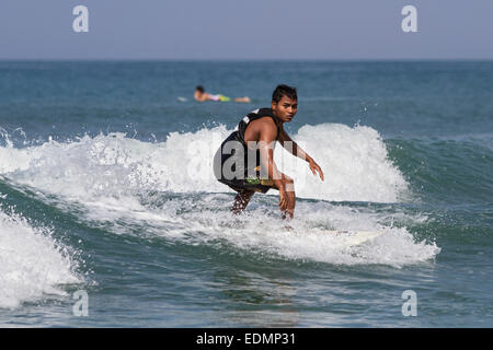 Surfer à Bali, Indonésie Banque D'Images