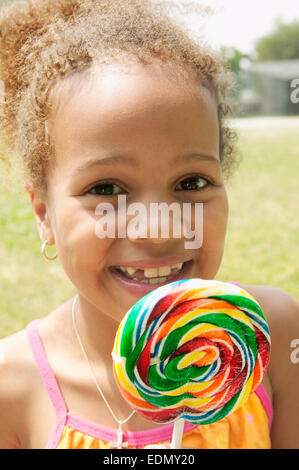 Jeune fille noire avec lollypop Banque D'Images