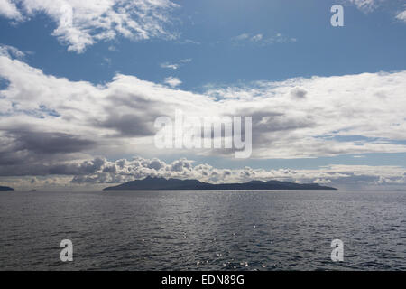 Vue depuis elgol au rhum et le loch scavaig Banque D'Images