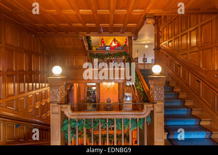 Escalier intérieur et boiseries d'Castle-Victoria Craigdarroch, British Columbia, Canada. Banque D'Images