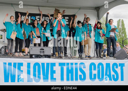 Arrêter l'exploitation des sables bitumineux au groupe Pas de pipeline d'Enbridge Rally, Le 10 mai 2014, Sunset Beach, Vancouver, British Columbia, Canada Banque D'Images