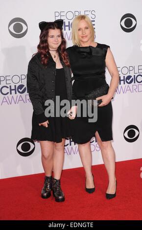 Los Angeles, CA, USA. Jan 7, 2015. Patricia Arquette, Harlow Olivia Calliope Jane aux arrivées de la 41st Annual People's Choice Awards 2015 - Arrivées, Nokia Theatre L.A. Vivre, Los Angeles, CA 7 janvier 2015. Credit : Elizabeth Goodenough/Everett Collection/Alamy Live News Banque D'Images