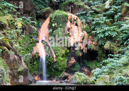 Cascade, Hot spring, Caldeira Velha, São Miguel, Açores, Portugal Banque D'Images