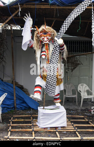 Ogoh ogoh-statue construit pour l'Ngrupuk parade sur Pengrupukan, veille de jour de Nyepi (silence). Bali, Indonésie. Banque D'Images