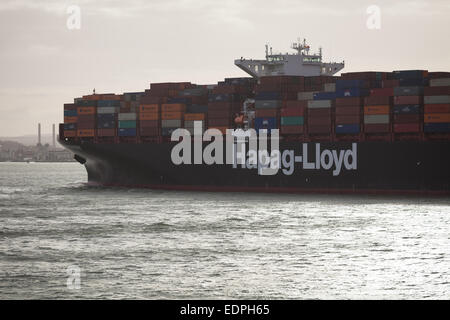 Le Hapag-Lloyds cargo, Essen Express au départ de Southampton. Banque D'Images