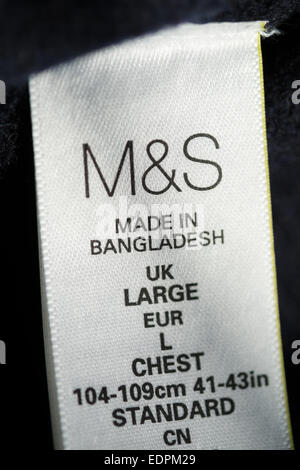 Marks and Spencer vêtements fabriqués au Bangladesh - label M&S Banque D'Images