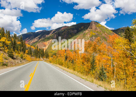 Automne le long de la route 550 le San Juan Skyway dans les montagnes de San Juan au sud de Silverton Colorado Banque D'Images