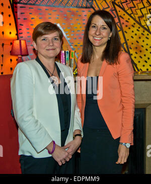 Gloucester, Royaume-Uni. 8 janvier, 2015. Liz Kendall Santé prospective Ministerand Ombre MP MP du travail de Gloucester Sophy Gardner assiste à un sommet de la santé à la Guildhall Gloucester. Date 08/01/2015 Ref : Crédit : charlie bryan/Alamy Live News Banque D'Images