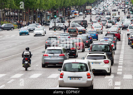 L'heure de pointe sur l'alysse connu comme Champs-Élysées, Paris Banque D'Images